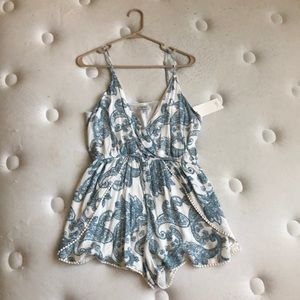 TOBI blue and white paisley romper size M